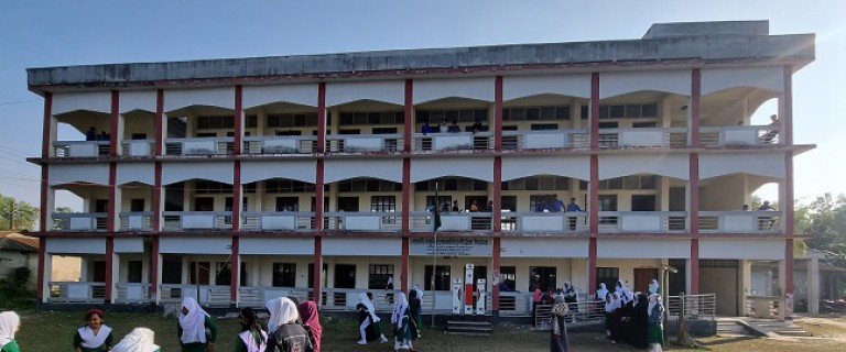 বিদ্যালয়ের একাডেমিক ভবন